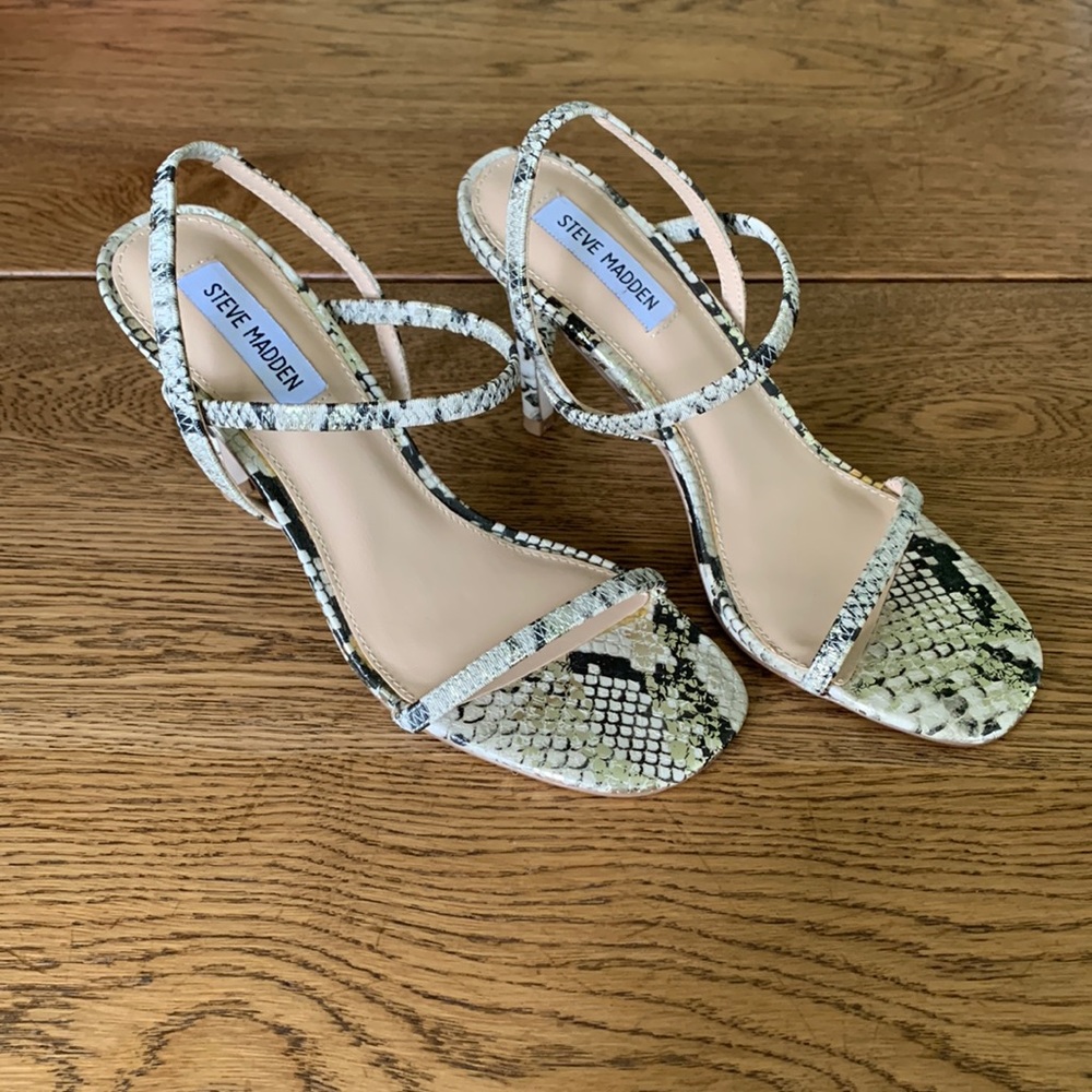 STEVE MADDEN snake print heel